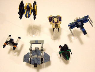 Illustration for article titled Using Hundreds of LEGO Star Wars Mini-Spaceships to Create Huge Battles